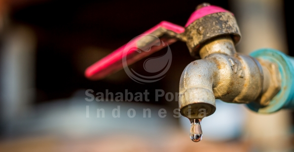 pompa air keluar kecil karena pipa tersumbat